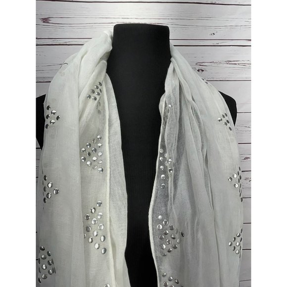 Mudd New‎ Womans Light Gray Studded AMDA144400 Infinity Scarf Wrap - Picture 2 of 6